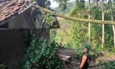 Angin Puting Beliung Mendera, Dua Desa di Kecamatan Saguling KBB Porak-poranda 