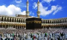 Gelar Haji: Haruskah Dipanggil Pak Haji dan Bu Hajjah? Buya Yahya Beri Penjelasan