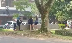Keberadaan SPG Berpaiakan Minim "Berkeliaran" di Komplek Pemkab Bandung Bikin Risih