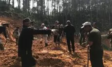 Kesal Dampak Longsor Tak Kunjung Diperbaiki, Warga Inisiatif Buat Jalur Alternatif di Desa Cilangari dan Sindangjaya 
