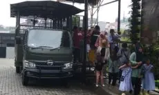 Dongkrak Kunjungan Wisatawan, Lembang Park and Zoo Ajak Pengunjung Uji Adrenalin dengan Mobil Wara-wiri yang Dilengkapi Wiremesh