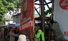 Tim Gabungan Tertibkan Spanduk, Baliho dan Reklame Ilegal di Kota Bogor