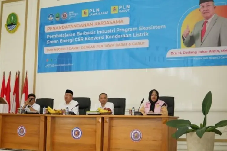 PLN UP3 Garut dan SMKN 2 Garut Teken Kerja Sama Program Ekosistem Konversi Kendaraan Listrik