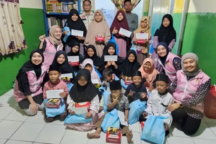 Srikandi PLN UP3 Cikarang Santuni Anak-anak Yayasan Yatim Piatu dan Dhuafa Rumah Harapan