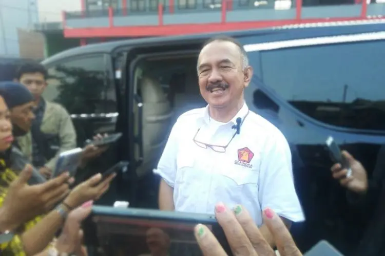 Kenakan Kemeja Gerindra, Yayat T. Soemitra Resmi Berlabuh di Gerindra