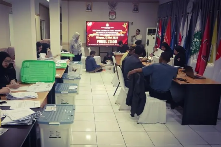 Maju Lewat Jalur Perseorangan Pilwalkot Cimahi 2024, Asep Nandang-Caca Nurdiman Serahkan 35.737 Dukungan