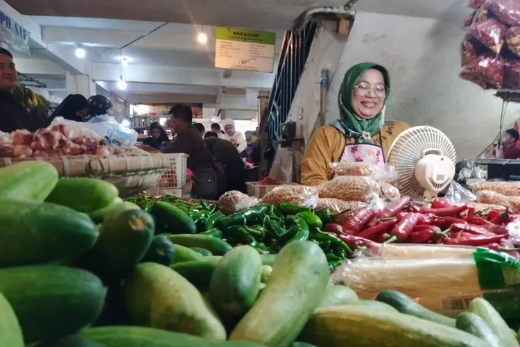 Pasokan Kepokmas dari Distributor Minim, Pedagang Pasar Tradisional di Cimahi Mengalami Penurunan Omset
