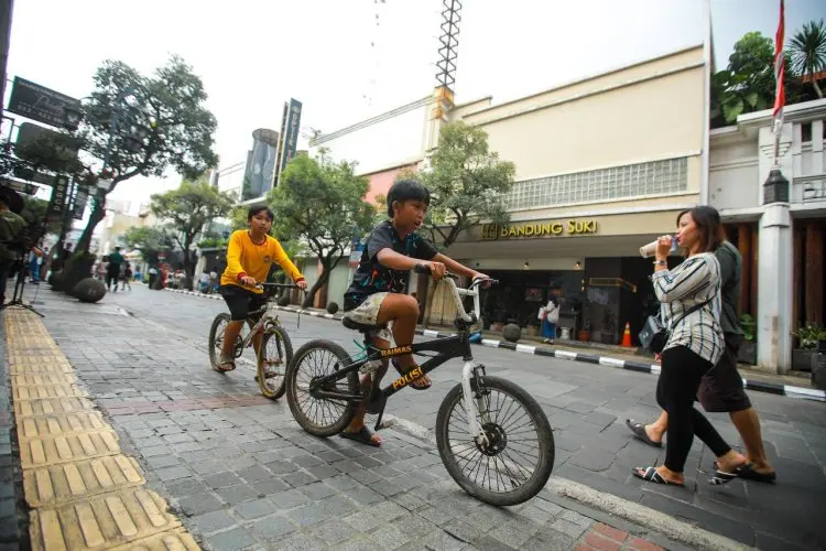 Antisipasi Kemacetan dan Parkir Liar di Kawasan Braga Beken, Dishub Kota Bandung Siagakan Puluhan Petugas