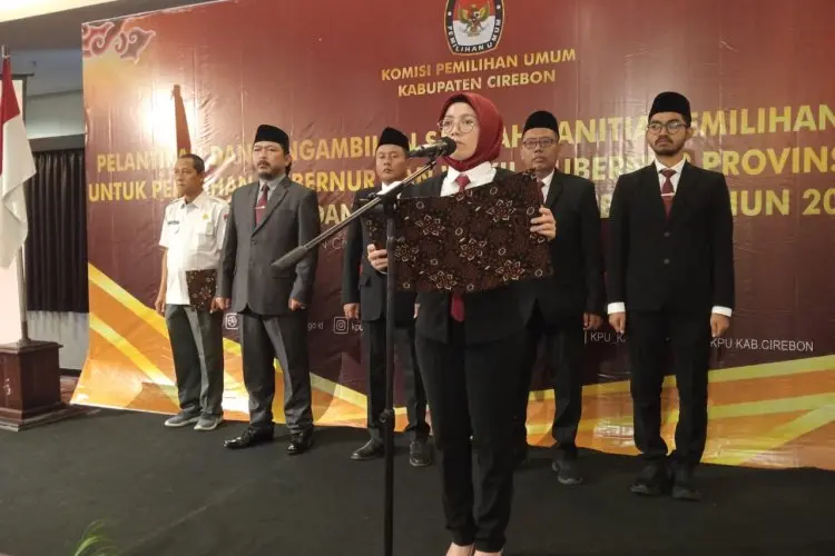 Persiapkan Pilkada Serentak 2024, KPU Kabupaten Cirebon Lantik 200 PPK