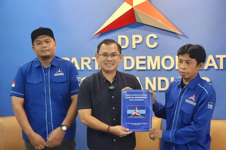 Arfi Rafnialdi Daftar Bacawalkot Kota Bandung ke Partai Demokrat