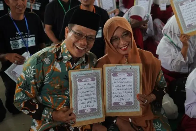 Sebanyak 38.300 Peserta Lebih Gerakan Menulis Al-Qur'an Pecahkan Rekor MURI di Kab Bandung