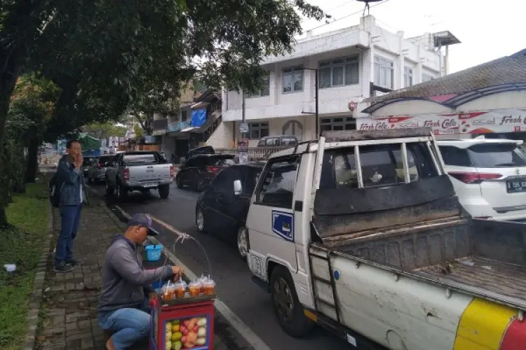 Polres Cimahi Bakal Tindak Tegas Sopir Bus Pariwisata Nekat Melintas di Jalur Kolmas