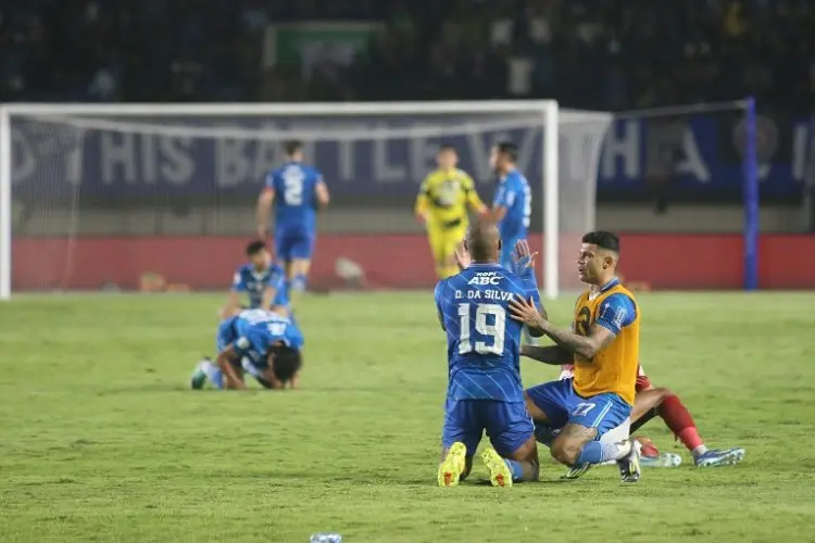 Teriakan Juara Menggema di Si Jalak Harupat Usai Persib Bandung Taklukkan Madura United 3-0