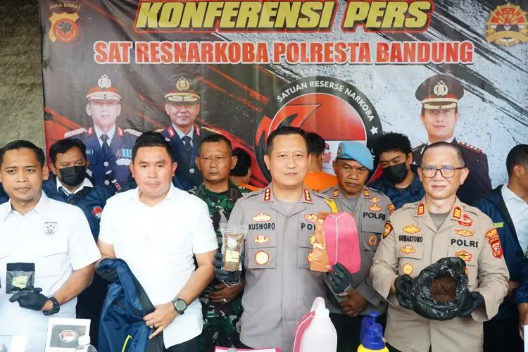 Polisi Ungkap Home Industri Tembakau Sintetis di Nagreg Bandung