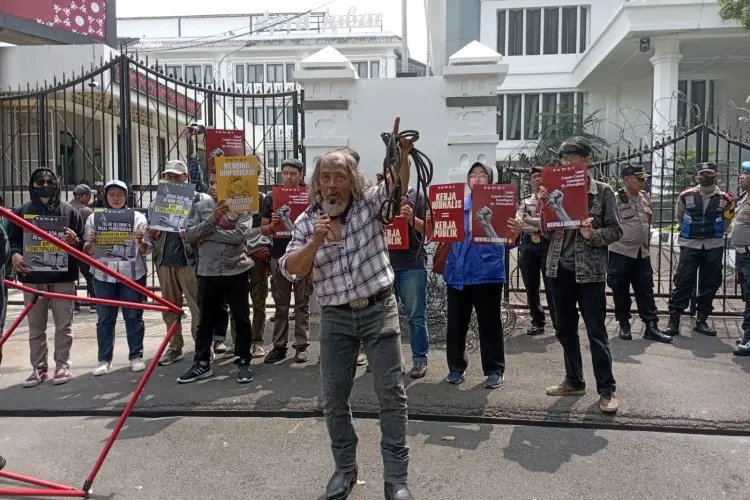 Jurnalis Bandung Raya Geruduk DPRD Jabar, Tolak RUU Penyiaran