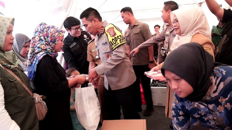 Cegah Stunting, Polresta Bandung Bagikan Ribuan Makan Siang, Susu Gratis dan Sembako