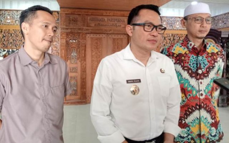 Pj Bupati Cirebon Wahyu Mijaya Tiba-Tiba Sambangi Gedung Dewan, Ada Apa?