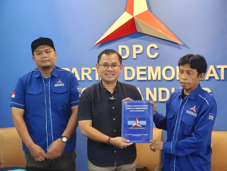 Arfi Rafnialdi Daftar Bacawalkot Kota Bandung ke Partai Demokrat