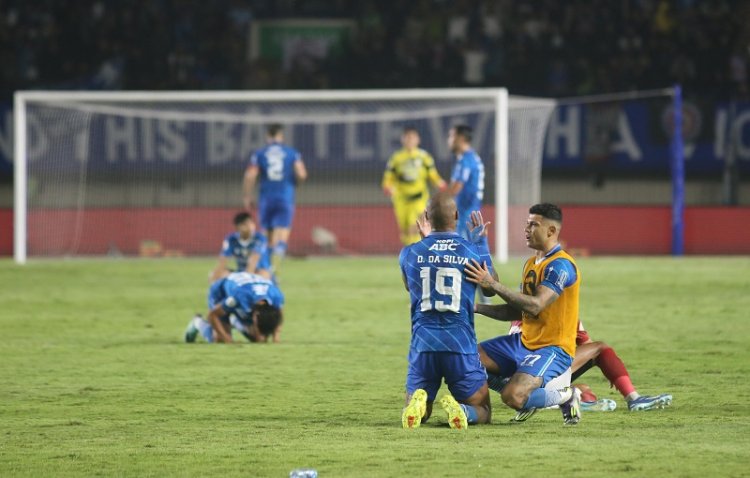 Teriakan Juara Menggema di Si Jalak Harupat Usai Persib Bandung Taklukkan Madura United 3-0