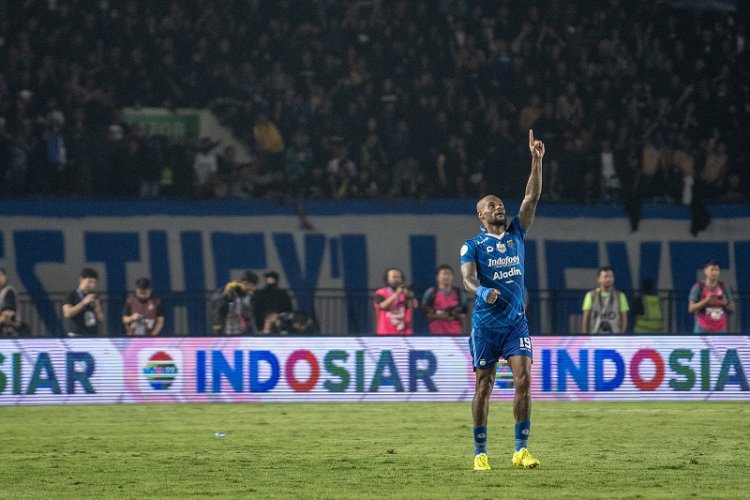 Selangkah Lagi Persib Bandung Juara Usai Taklukkan Madura United 3-0, Bojan Hodak: Ini Belum Selesai!