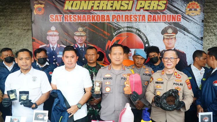 Polisi Ungkap Home Industri Tembakau Sintetis di Nagreg Bandung