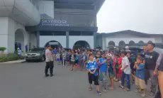 Singgah di Stasiun Kereta Cepat Whoosh, Bobotoh Sambut Skuad Persib Bandung Pulang dari Madura
