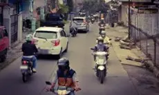 Setahun Lebih Dibiarkan Rusak, Pemda KBB Perbaiki Jalan Penghubung Bandung-Lembang di Desa Cihideung 