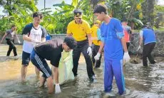 Program SKCK Goes to School Ajak Pelajar Bersih-bersih Sungai Ciliwung 
