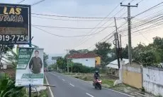 Dipasang Sembarang, Warga Sebut APS Bacalon Bupati Bandung Barat Menganggu dan Mengancam Pengendara Jalan