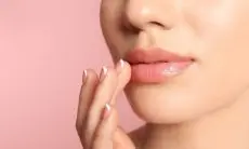 Rahasia Bibir Pink! Pakai 3 Scrub Buatan Rumah yang Efektif untuk Melembutkan dan Melembabkan