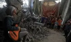 Petikan Gitar Rahaf Naser Pelipur Lara Anak-anak Gaza