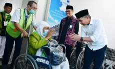Bey Machmudin Sambut Kedatangan 440 Jemaah Haji Kloter 1 di BIJB Kertajati