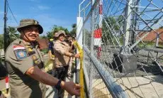 Satpol PP Garut Segel 11 Tower Telekomunikasi Tidak Berizin