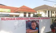 Jelang Sidang Praperadilan, Spanduk Bebaskan Pegi Terpajang di PN Bandung