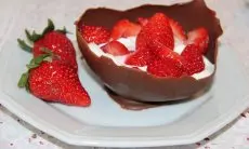 Rahasia Kulit Cantik, Cerah, dan Menawan, Gunakan Masker Wajah Cokelat dan Stroberi Ini