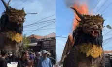 Nyalakan Flare Saat Karnaval, Pria Ini Buat Ogoh-ogoh Terbakar