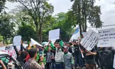 Ratusan Ojol Geruduk Gedung Sate Bandung, Minta Bantuan Pemerintah Tegur Aplikator Soal Tarif Murah