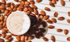Rahasia Kulit Cantik dan Bersinar, Cukup dengan Scrub Almond Buatan Sendiri