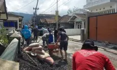Belasan Tahun Jalan Tak Diperbaiki, Warga Desa Cikole Lembang Berikan Sindiran Monohok untuk Pemda