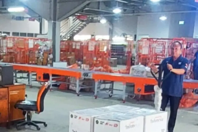 Pos Indonesia Kirim Kargo Haji via Udara dan Mulai Diantar ke Tanah Air