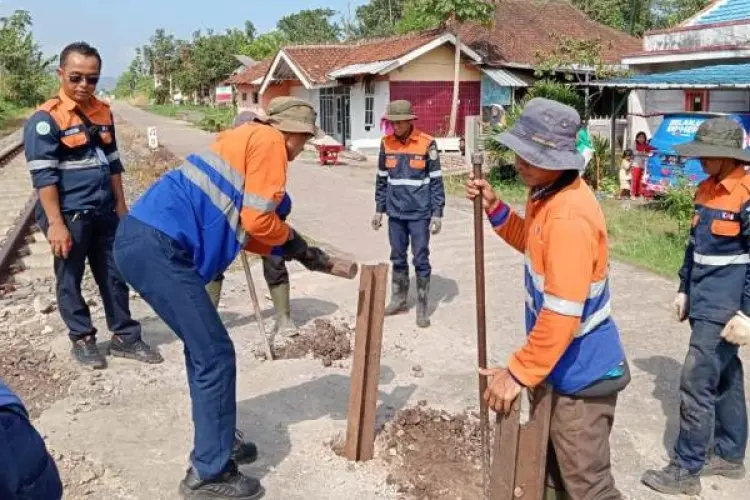 Daop 2 Bandung Patok 19 Titik Perlintasan Sebidang Liar Guna Menekan Angka Kecelakaan