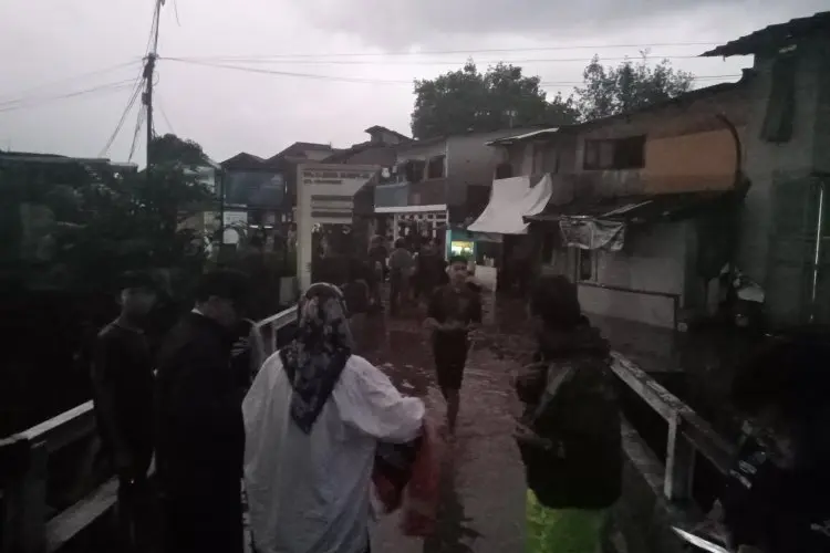 Pipa Pecah, Sejumlah Rumah di Cibangkong Lor, Gatsu Terendam Air dan Ambruk