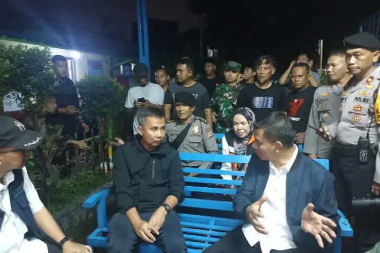 Pj Gubernur Jabar Pastikan Rumah Rusak Akibat Pipa Pecah di Cibangkong Lor Diperbaiki