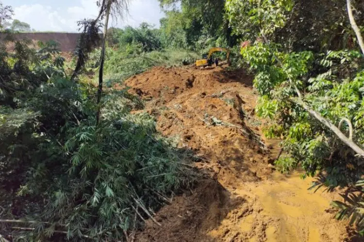 Longsor di Desa Tangkil, Tirta Pakuan dan Warga Lakukan Penangan Sementara
