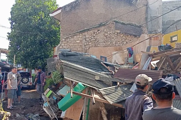 Pemkot Bandung Gerak Cepat Bantu Warga Terdampak Pipa Air Pecah Perumda Tirtawening