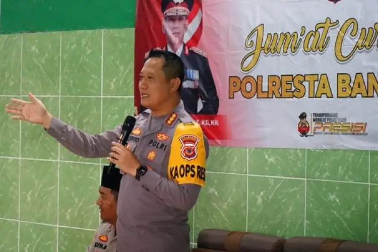 Warga Desa Solokanjeruk Curhat ke Polisi soal Maraknya Pinjol 