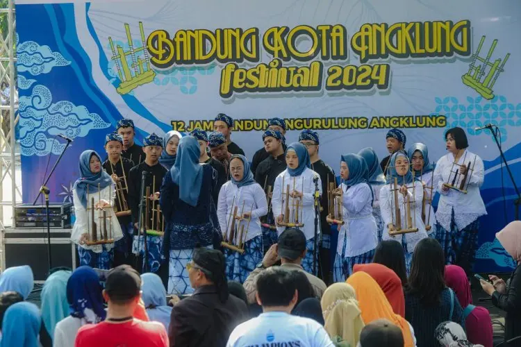 Tumpah Ruah, 12 Jam Bandung Ngurulung Angklung Siap Pecahkan Rekor