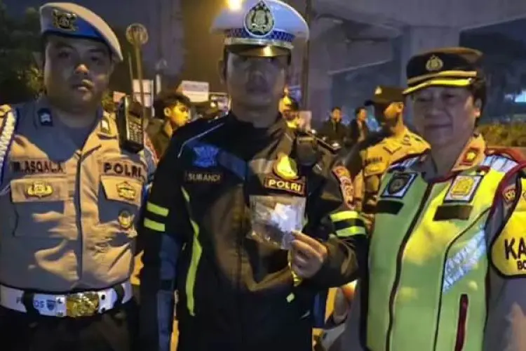 Perwira Satlantas Polresta Bogor Kota Ringkus Pemuda Pembawa Paket Ganja di Jalan Sholeh Iskandar 
