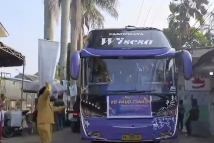 Diduga Ganggu Para Siswa, Guru SD di Depok Adang Bus Gegara Bunyikan Klakson Telolet