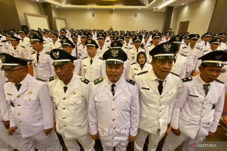 414 kepala desa di Garut terima SK perpanjangan masa jabatan